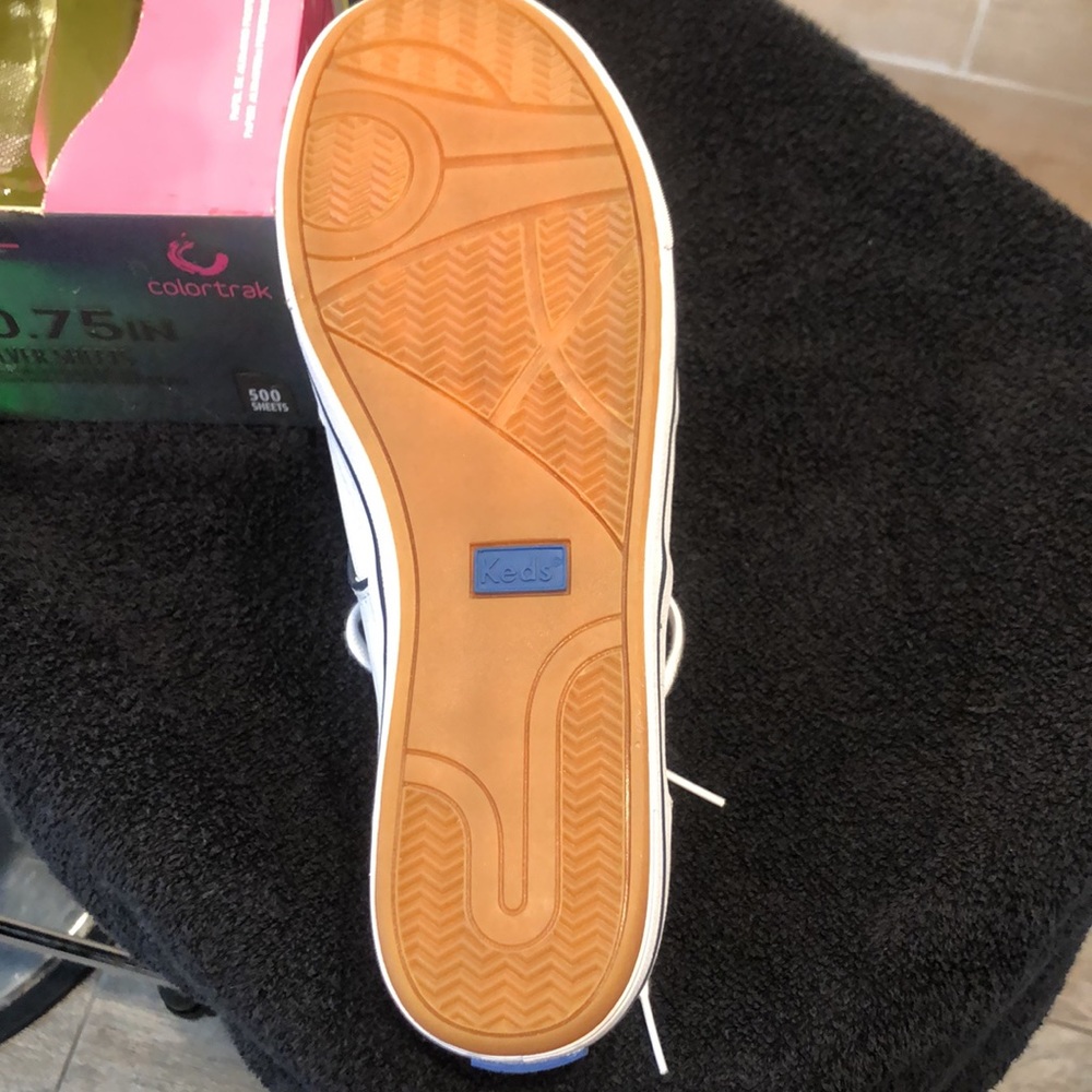 Women’s US size 9 brand new Keds. Never been worn. - Picture 9 of 11